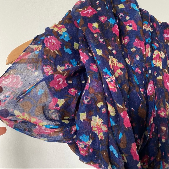 EUC Navy Blue Floral infinity scarf - Picture 3 of 10